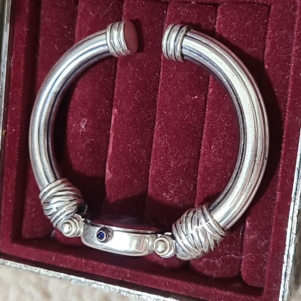 Watch - Picture 2 of 3